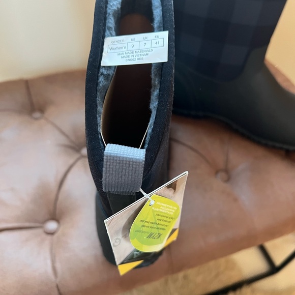 Women's Muck Black and Blue Boots - Picture 5 of 5